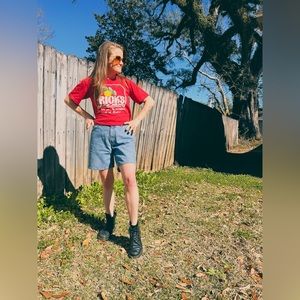 Rad red vintage Rick’s tee. Very Florida / beach vibes 🏝️ 🌊 🏄‍♂️